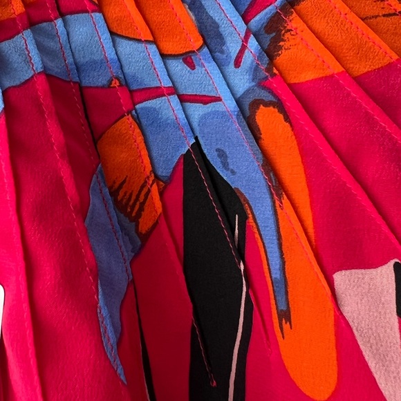 DVF Pin Tuck Crop Top size small NWT - Picture 5 of 6